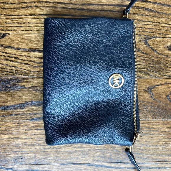 EUC multi function Michael Kors purse - Picture 2 of 4